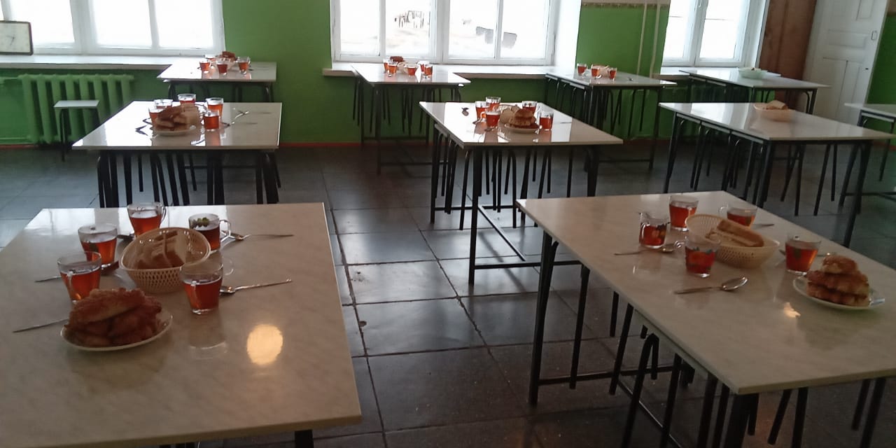 Обеденный зал столовой (здание школы по адресу ул. Ленина, 27)
