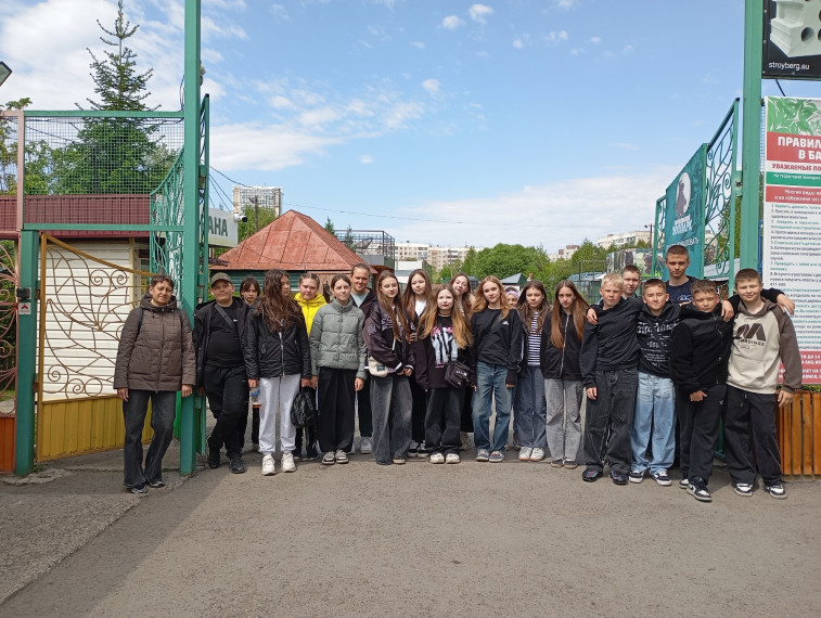 Коллективная поездка в город Барнаул наших активных шестиклассников..