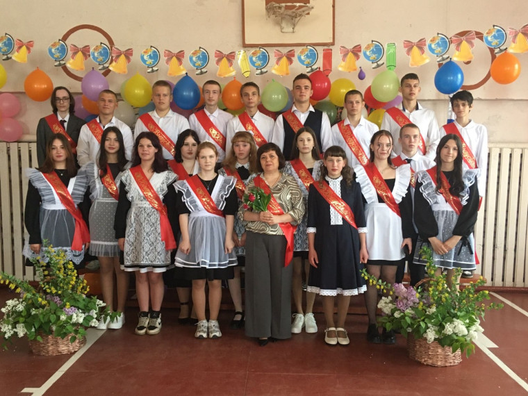 Последний звонок для выпускников 9 "В" класса..
