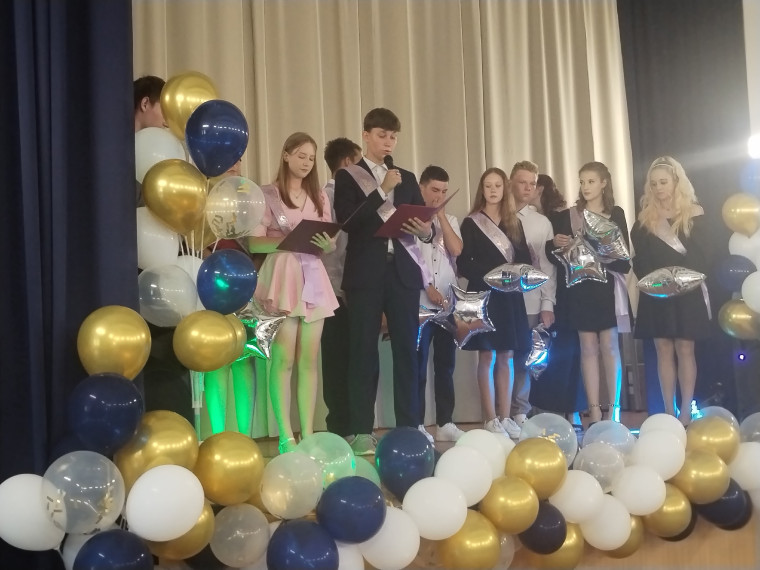 Вручение аттестатов в 9 "А" классе - первого документа об образовании!.